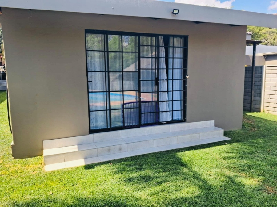 To Let 2 Bedroom Property for Rent in Meerhof North West